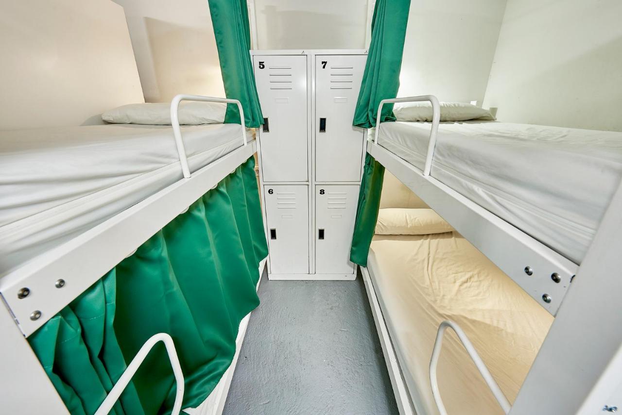 Hola Hostal Eixample Barcelona Eksteriør billede